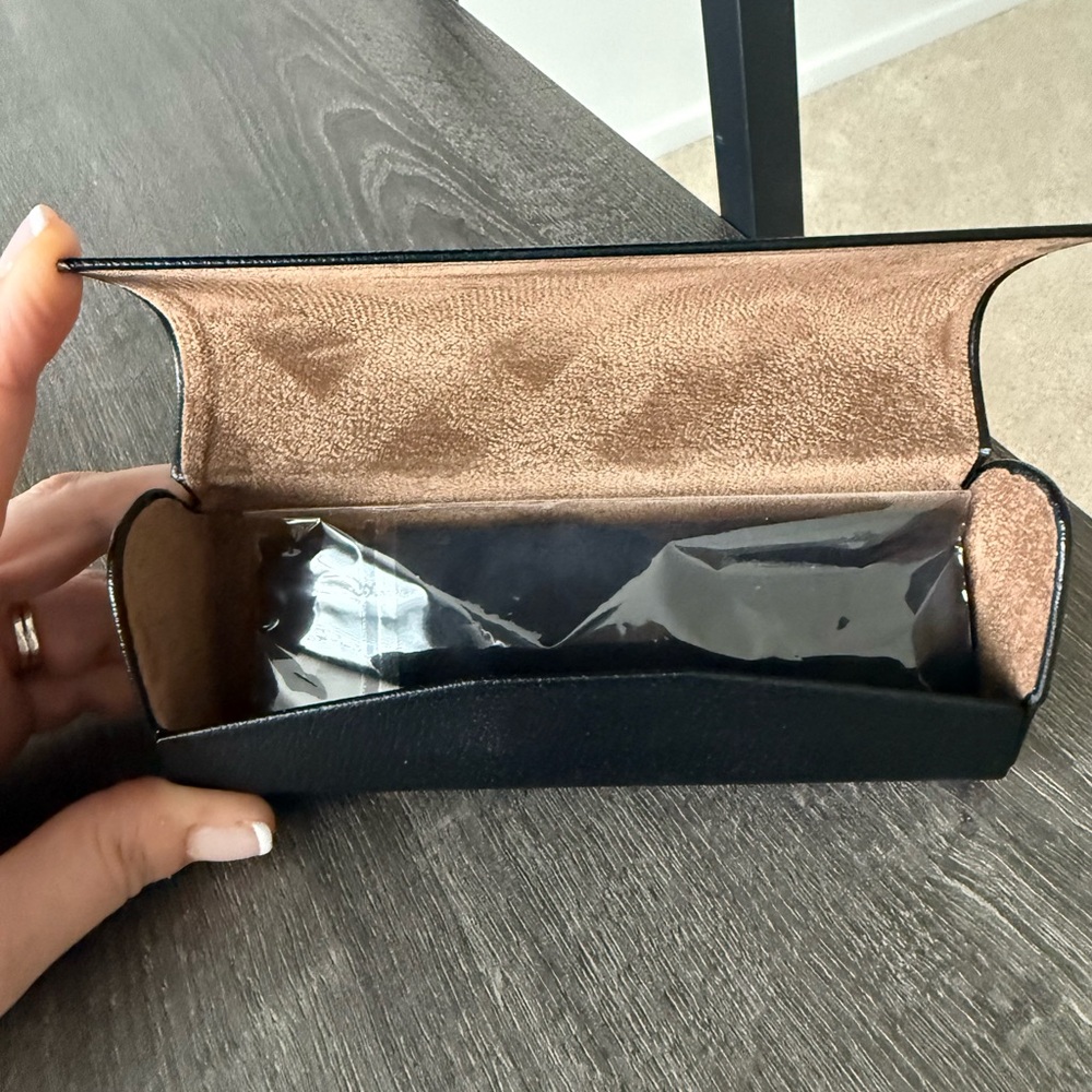 Burberry Black Hard Eyeglass Case with Unopened Lens Cloth EUC - Picture 2 of 10
